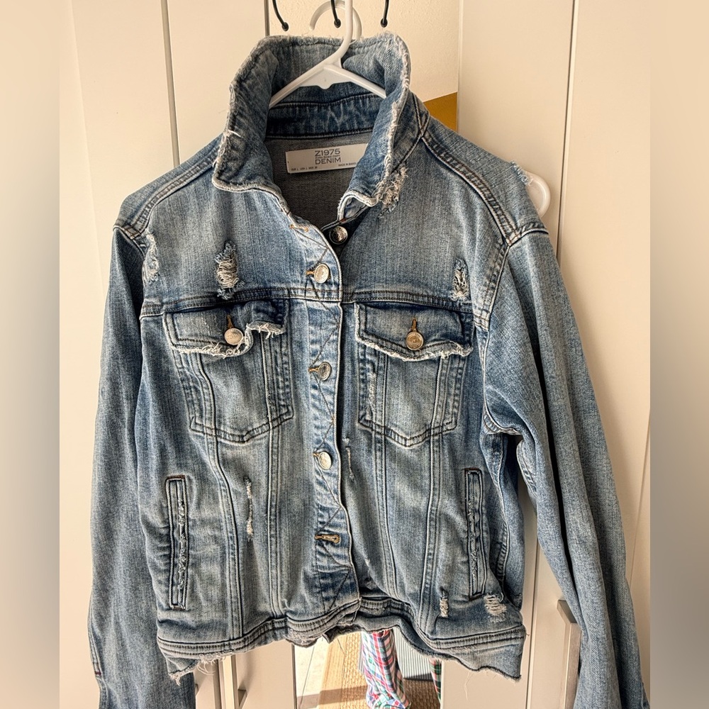 Zara Z1975 Light Blue Denim Jacket. Women USA large. (Runs small )